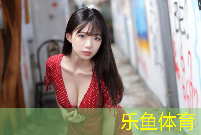 女子网球网前拉球