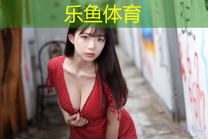 在塑胶跑道上骑车